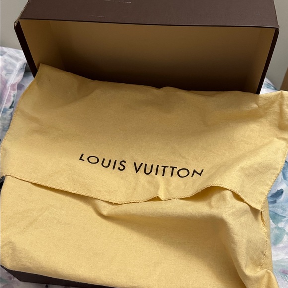 Authentic Louis Vuitton Manhattan PM Brown and Gold Monogram Satchel - Picture 15 of 16